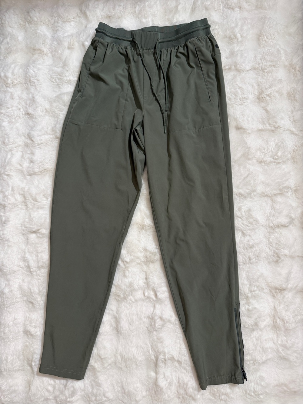 Apana Men’s Olive Green Performance Jogger Pants M NWOT